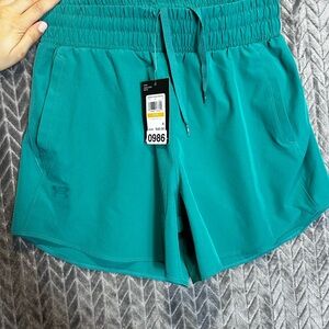NWT UNDER ARMOUR Women’s Flex Shorts 5in